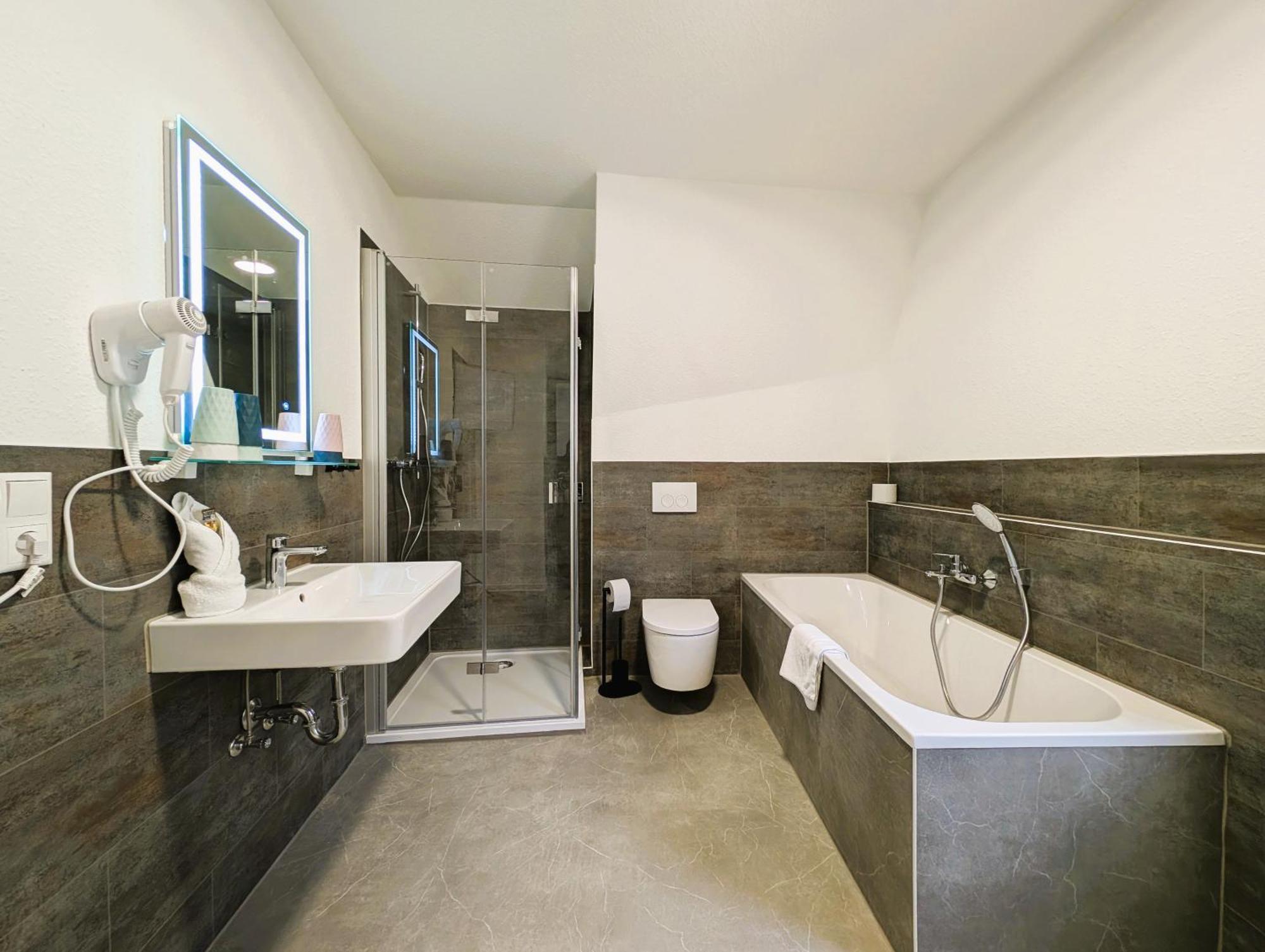 Bohnapartments - Topfmarkt Xxl Suiten - Neu In Top Zentrumslage, Vollausstattung, Wlan, Parkplaetze Ilmenau Εξωτερικό φωτογραφία